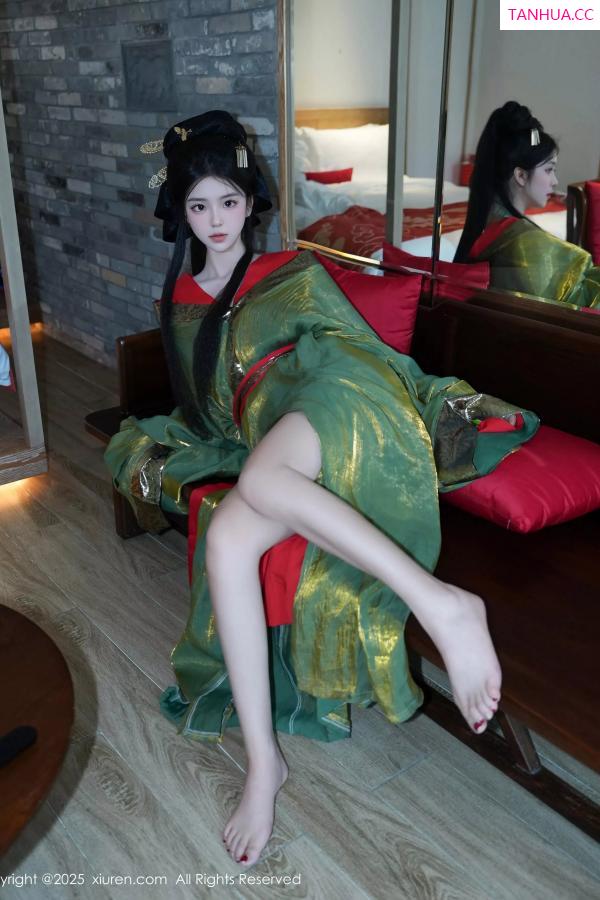   [XiuRen]高清写真图 2025.04.09 No.10126 雪糕CiCi 性感古风第13张图片